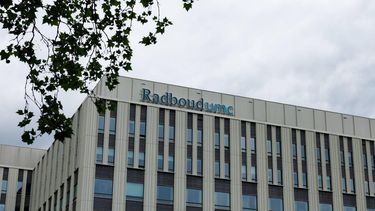 NIJMEGEN - Exterieur van het Radboudumc. Het Nijmeegse ziekenhuis heeft een opvarende van het cruiseschip Hondius opgenomen, die mogelijk besmet is met het hantavirus. MARCEL KRIJGSMAN / ANP