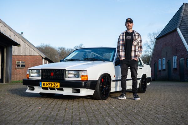 Mathijs (30) kocht zijn Volvo als sloopauto van 650 euro: 'Nu 559 pk sterk'