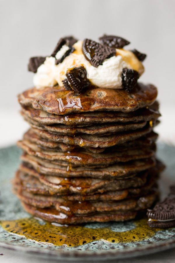 Oreo pancakes met maple syrup