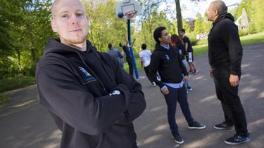Peter Ottens zet basketbal in om kwetsbare jongeren te helpen. //Foto: Vincent van Dordrecht