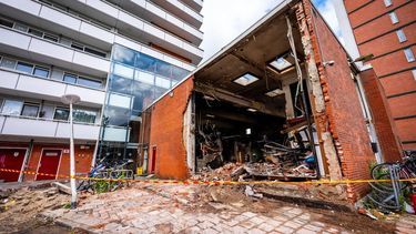 AMSTERDAM - De situatie een dag na de explosie in een bijgebouw onder een flat aan de Osdorper Ban. Na de explosie brak een grote brand uit en raakten meerdere mensen gewond. JOSH WALET / ANP