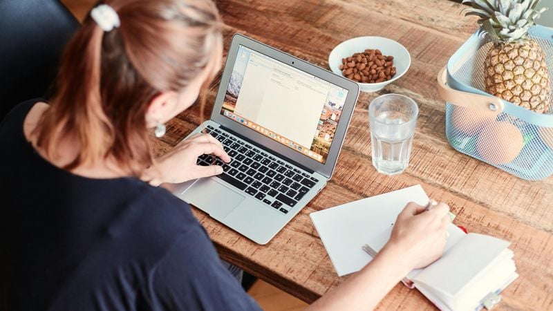 Hoge brandstofprijzen zorgen voor werkdilemma: mag je weigeren om naar kantoor te komen?