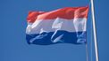 Nederlandse vlag komt in de Tweede Kamer te hangen