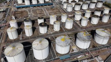 epa12889039 An image made with a drone shows oil gas and fuel storage units at the Navigator Terminal in Grays, Britain, 14 April 2026. Oil prices have risen above 100 US dollars a barrel again as the US Navy begins a blockade of the Strait of Hormuz following the collapse of ceasefire negotiations between Iran and the United States. Meanwhile, leasing of electric vehicles has surged across Europe amid rising petrol prices linked to the Iran war.  EPA/NEIL HALL