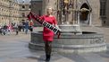 Een foto van Lilian Marijnissen met een sjaal van Feyenoord