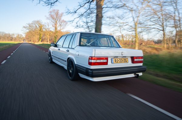 Mathijs (30) kocht zijn Volvo als sloopauto van 650 euro: 'Nu 559 pk sterk'