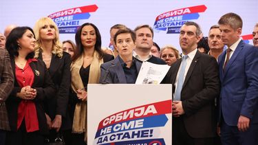 epa11035091 Serbian Prime Minister Ana Brnabic (C) speaks at the SNS election night after the Parliamentary and local elections in Belgrade, Serbia, 17 December 2023. Serbian Prime Minister Ana Brnabic announced to the media that the Serbian Progressive Party SNS had won the parliamentary election in Serbia and secured a majority in the Parliament, based on 50 percent of exit polls.  EPA/ANDREJ CUKIC