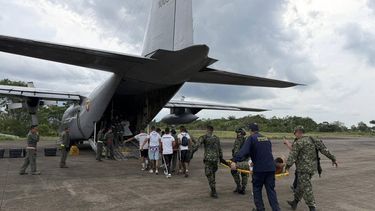 A handout photo released by the Colombian Armed Forces shows members of the Colombian Aerospace Force lifting injured people on stretchers to be loaded onto an aircraft in Puerto Leguizamo, Colombia, near the southern border with Ecuador, on March 23, 2026. A Colombian military plane carrying 125 troops and crew crashed on take off on March 23, 2026, with as many as 80 people aboard feared dead. The Hercules aircraft went down shortly after departure from Puerto Leguizamo, near the southern border with Ecuador, strewing burning wreckage on the jungle floor.
Handout / Colombian Armed Forces / AFP