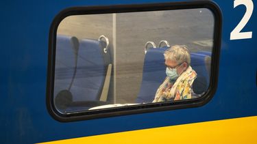 Heel weinig Nederlanders reizen in coronatijd met de trein.