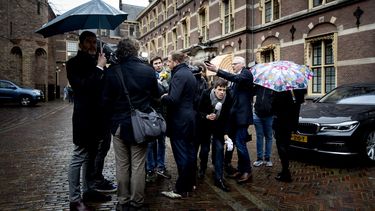 Hugo de Jonge, minister van Volksgezondheid, Welzijn en Sport komt aan op het Binnenhof voor de wekelijkse ministerraad. 