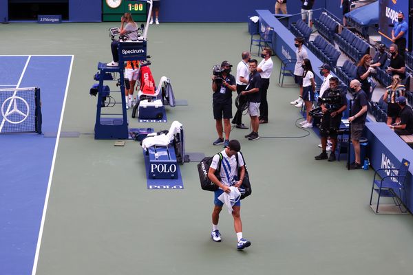 Novak Djokovic diep door het stof: 'Het spijt me buitengewoon'
