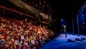 Een foto van Guido Weijers in het Beatrix Theater tijdens proefevenement van Fieldlab