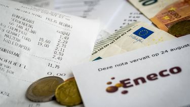 ILLUSTRATIEF - Rekeningen op de keukentafel. Consumenten maken zich zorgen over de ontwikkeling van de koopkracht. ANP LEX VAN LIESHOUT