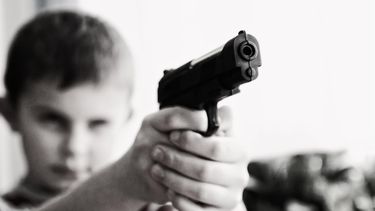 Twaalfjarige bekent overvallen met nep vuurwapen