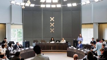 AMSTERDAM - Zita Pels (PRO Amsterdam) in de gemeenteraad van Amsterdam tijdens de bespreking van het coalitieakkoord van PRO Amsterdam en D66. Ook worden de beoogde wethouders geïnstalleerd. RAMON VAN FLYMEN / ANP