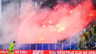 LEEUWARDEN - Wedstrijd onderbroken vanwege het afsteken van vuurwerk door Feyenoord supporters tijdens de Nederlandse Eredivisie wedstrijd tussen SC Cambuur en Feyenoord in het Kooi Stadion op 23 augustus 2026 in Leeuwarden, Nederland. OLAF KRAAK / ANP