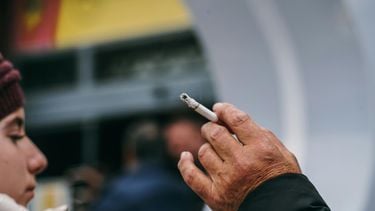 Rook je slechts een avond in de week? Ook dan loop je volgens deze experts verhoogd risico op ziektes 