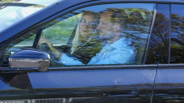 epa13190635 Norway’s Crown Prince Haakon (R) and Crown Princess Mette-Marit (L) arrive at the Rikshospitalet where King Harald V is being treated in Oslo, Norway, 25 August 2026. According to a statement from the Royal Court, the 89-year-old monarch's health deteriorated over the weekend due to a bacterial blood infection, though his condition has since stabilized following antibiotic treatment.  EPA/OLE BERG RUSTEN  NORWAY OUT