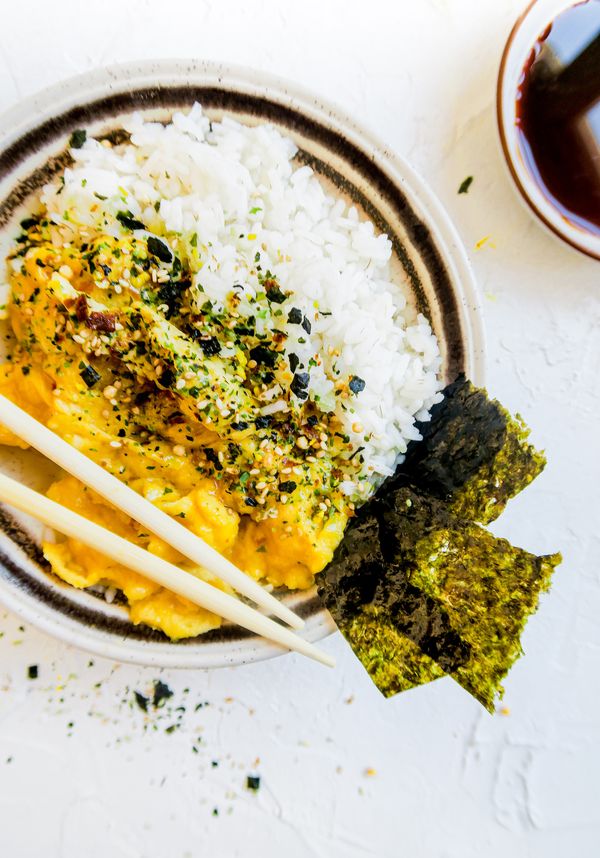 Wat eten we vandaag? Japanse rijstbowl met roerei en nori