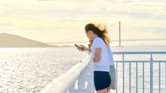 Vakantie, social media, telefoon, zee, zon
