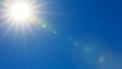 foto van een stralende zon