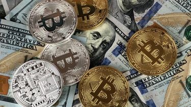 Salaris in bitcoin? Politicus op Sint Maarten dient verzoekje in