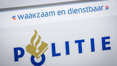 ELSLOO - Politielogo tijdens een grote internationale controle. De politie controleert samen met Douane, Rijksdienst voor het Wegverkeer en de Koninklijke Marechaussee op onder meer verkeersveiligheid en op rondreizende criminele bendes. ANP MARCEL VAN HOORN