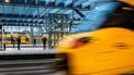 DEN HAAG - Reizigers en treinen op Den Haag Centraal. Vanaf zondag 10 december worden er meer treinen ingezet van maandag tot en met donderdag en minder op vrijdag. ANP KJELL HOEXUM