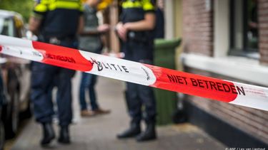 DEN HAAG - Politie doet opnieuw onderzoek in de woning van Thijs H. aan de Hooikade in Den Haag. H. wordt verdacht van het doden van twee mensen op de Brunssummerheide en een 56-jarige vrouw in Den Haag. ANP LEX VAN LIESHOUT