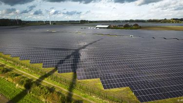 TERNEUZEN - Dronebeelden van het grootste Shell zonnepark in Europa. Het is het zesde zonnepark van het bedrijf in Nederland. ANP JEROEN JUMELET