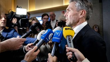 DEN HAAG - Minister-president Dick Schoof staat de pers te woord voorafgaand aan een plenair debat in de Tweede Kamer over de Europese top van 17 en 18 oktober 2024. ANP REMKO DE WAAL