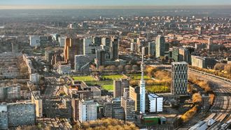 Luchtfoto met overzicht van kantoorpanden op de Zuidas in Amsterdam Zuid.