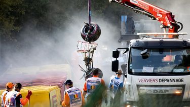 Formule 2 wedstrijd gestaakt na zwaar ongeval