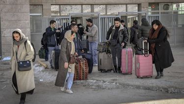 Iranian nationals arrive in Turkey after passing through the Razi-Kapiköy border crossing in Van, north-eastern Turkey, on March 3, 2026, a day after Turkey and Iran have mutually suspended day-trip crossings at their border as Israeli-US strikes continued to pound the Islamic Republic. 
Ali IHSAN OZTURK / AFP