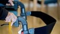 ILLUSTRATIE - Een bejaarde vrouw loopt met met een rollator in een verzorgingstehuis. ANP XTRA ROBIN UTRECHT