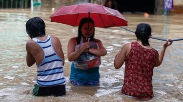 Tyfoon Mangkut zorgt voor verwoesting in Azië