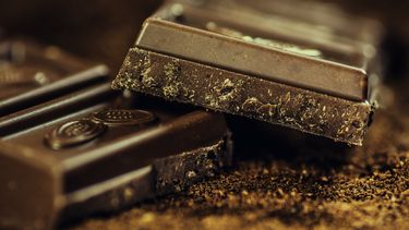 Bij Deen Beverwijk ligt chocola tussen maandverband