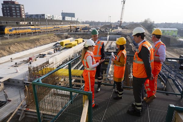 werk aan het spoor trein