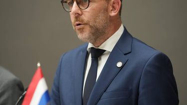epa13211306 The Netherlands' Minister for Asylum and Migration and Deputy Prime Minister Bart van den Brink holds a press conference after a meeting of migration and interior ministers from the 'Group of Five' countries in Copenhagen, Denmark, 04 September 2026.  EPA/Liselotte Sabroe  DENMARK OUT