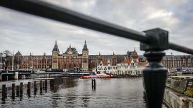 Twee zoenende vrouwen mishandeld in Amsterdam 
