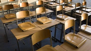 HAARLEM - Scholieren met schoolboeken op school. ANP PHOTO XTRA KOEN SUYK