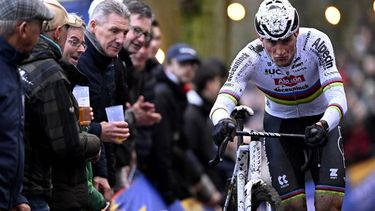 Dutch Mathieu Van Der Poel (R) competes during the stage 7 (out of 12) of the men's UCI Cyclocross World Cup elite race in Gavere, northern Belgium, on December 26, 2024. 
JASPER JACOBS / Belga / AFP