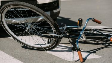 Duitse fietser doodgereden door lege auto