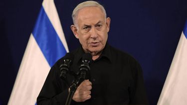 2023-10-28 22:04:01 epa10945788 Israel's Prime Minister Benjamin Netanyahu addresses a press conference in The Kirya military base in Tel Aviv, Israel, 28 October 2023.  EPA/ABIR SULTAN / POOL