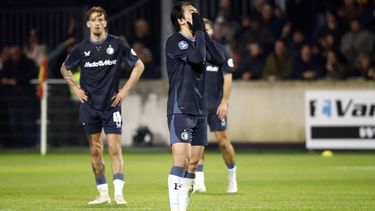 DEVENTER - (l-r) Luciano Valente of Feyenoord en Ayase Ueda of Feyenoord teleurstelling na de 2-0 tijdens de Nederlandse Eredivisie wedstrijd tussen Go Ahead Eagles en Feyenoord in De Adelaarshorst op 9 november 2025 in Deventer, Nederland. ANP VINCENT JANNINK