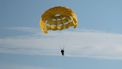 Parachutiste overleeft val van 1500 meter