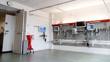 Op deze foto zie je een kamer in het Tergooi ziekenhuis ingericht als extra intensive care kamer.
