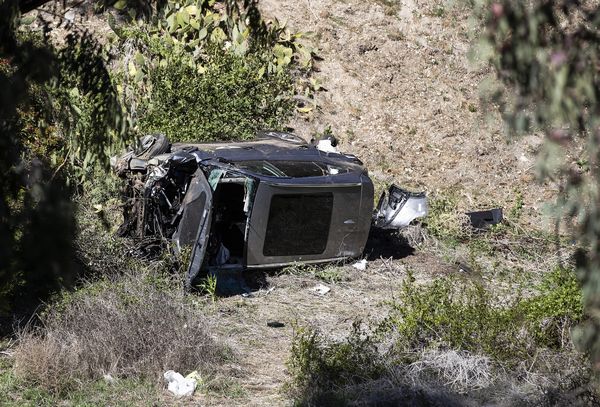 Een foto van de auto van Tiger Woods na het ongeluk