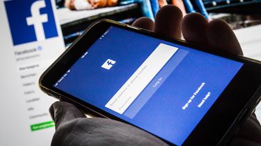 'Zorgverzekeraars sturen surfgedrag naar Facebook'