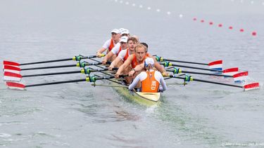 AMSTERDAM -  Finn Florijn, Jan van der Bij, Jorn Salverda, Mick Makker, Sander de Graaf, Pieter van Veen, Ralf Rienks, Wibout Rustenburg, stuur Jonna de Vries tijdens de heats voor de mannen acht op de zevende en laatste dag van de wereldkampioenschappen roeien op de Bosbaan in het Amsterdamse Bos. IRIS VAN DEN BROEK / ANP